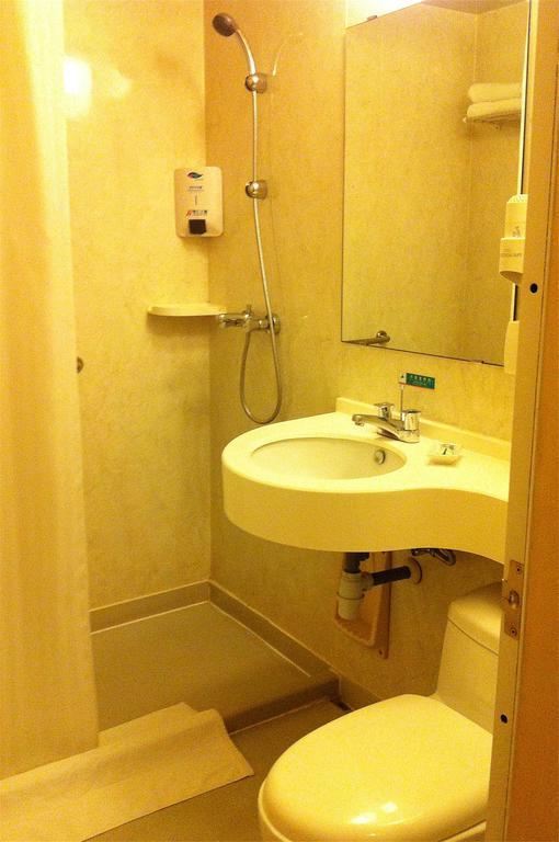 Jinjiang Inn - Tianjin Heping Anshan Road Стая снимка